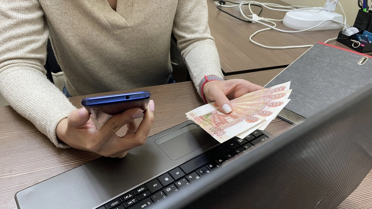 Женщины в Коми зарабатывают на 37% меньше мужчин: гендерный разрыв в доходах достиг максимума за 13 лет
