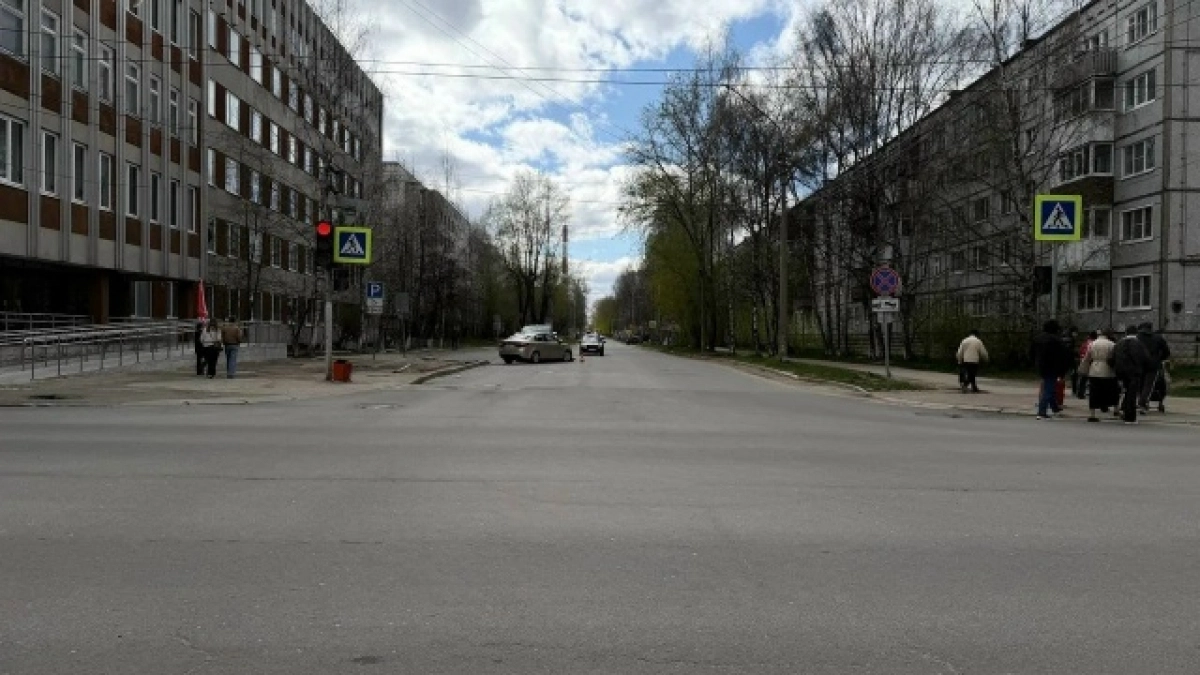 В столице Коми нетрезвый водитель “Киа” протаранил дорожный знак и иномарку