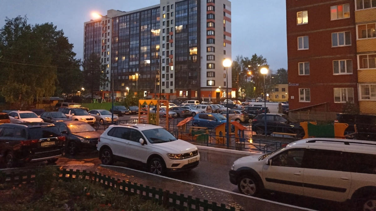 "Верховный суд поставил точку": чьи права на парковку во дворе в приоритете