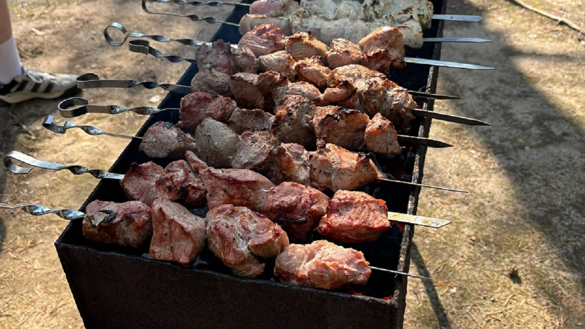 Найден идеальный маринад для шашлыка: мясо тает во рту, а рецепт просят все
