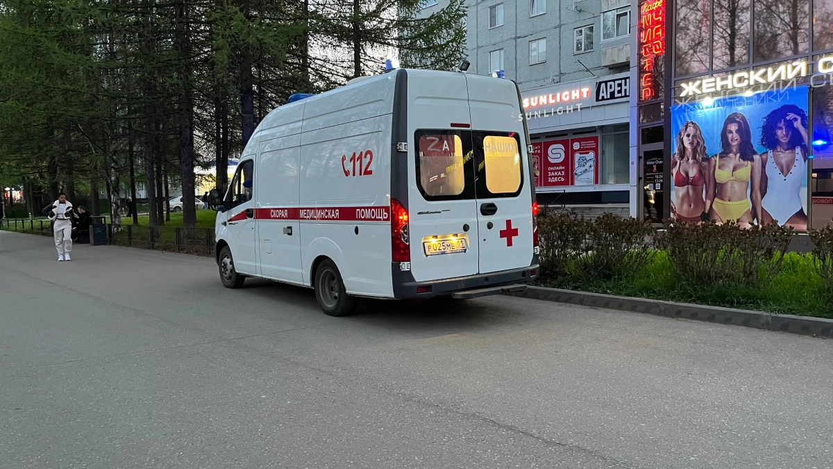Под Ухтой иномарка столкнулась со спешащей на вызов скорой помощью