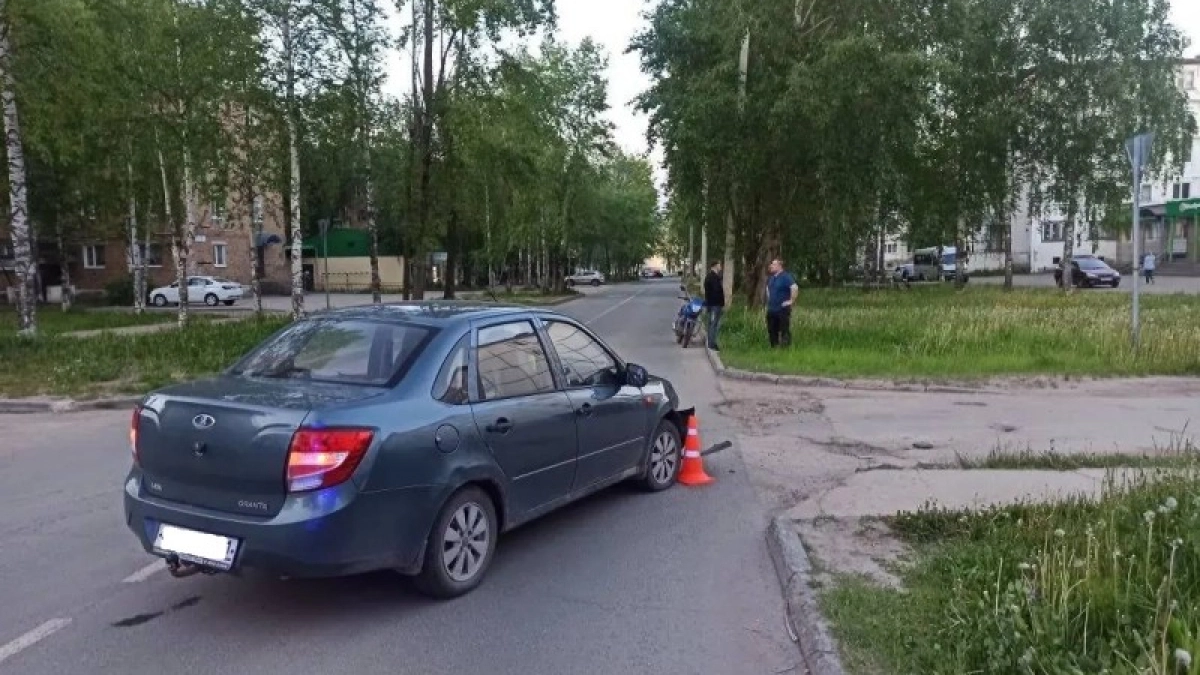 В Коми при столкновении "Лады Гранты" и мопеда пострадал 38-летний водитель без прав