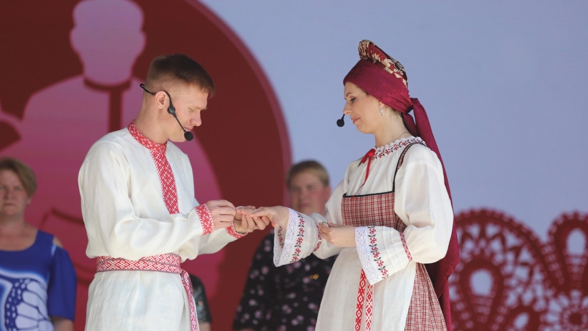 Молодожёны из Коми отпраздновали свадьбу с народными обрядами
