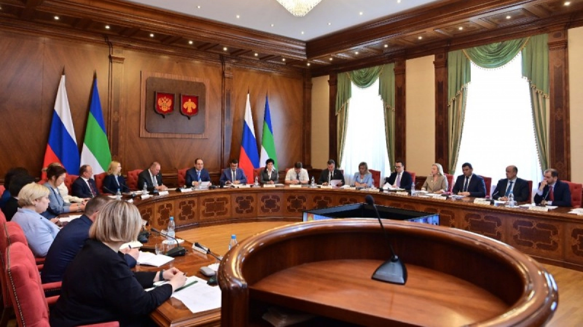 Ростислав Гольдштейн потребовал усилить контроль за безопасностью школ в Коми