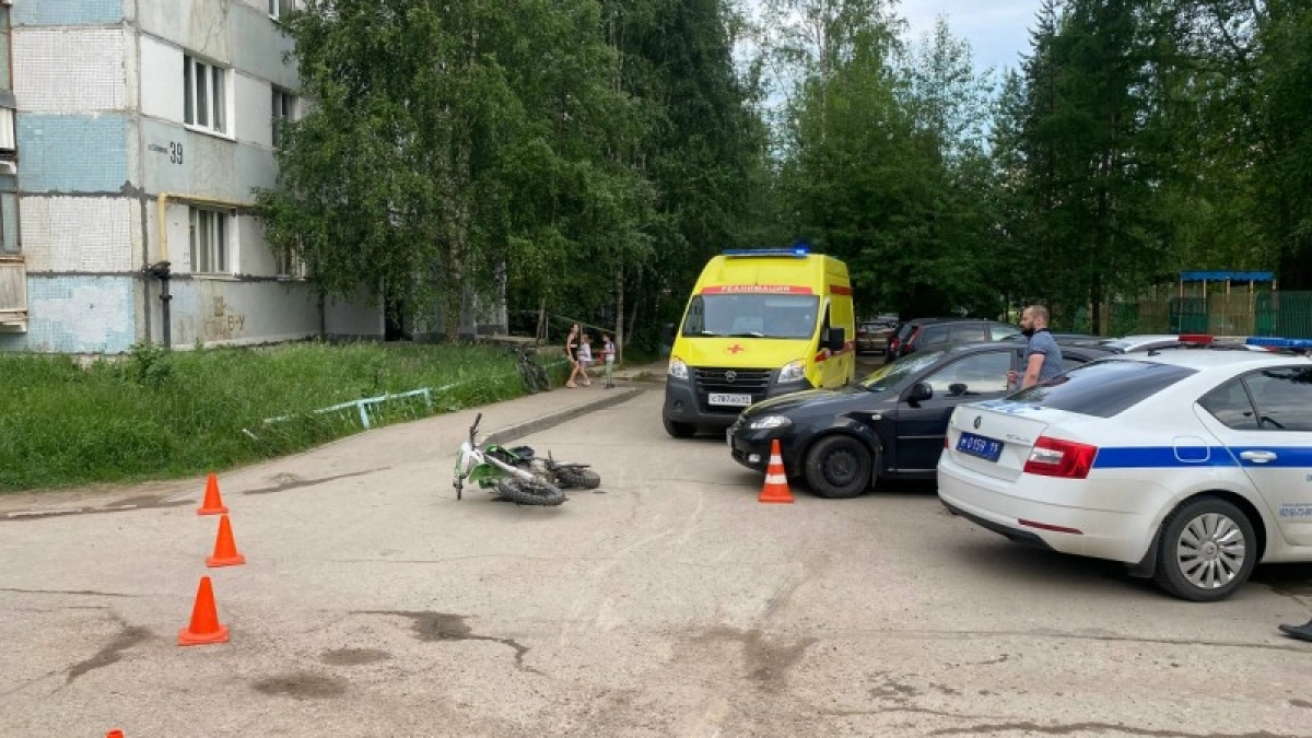 В Ухте несовершеннолетний водитель питбайка пострадал в аварии с иномаркой