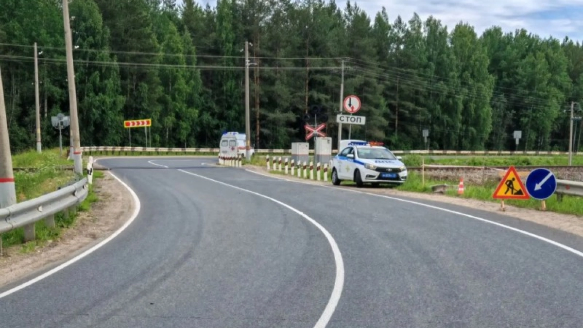 Внедорожник опрокинулся в кювет на трассе Сыктывкар-Ухта