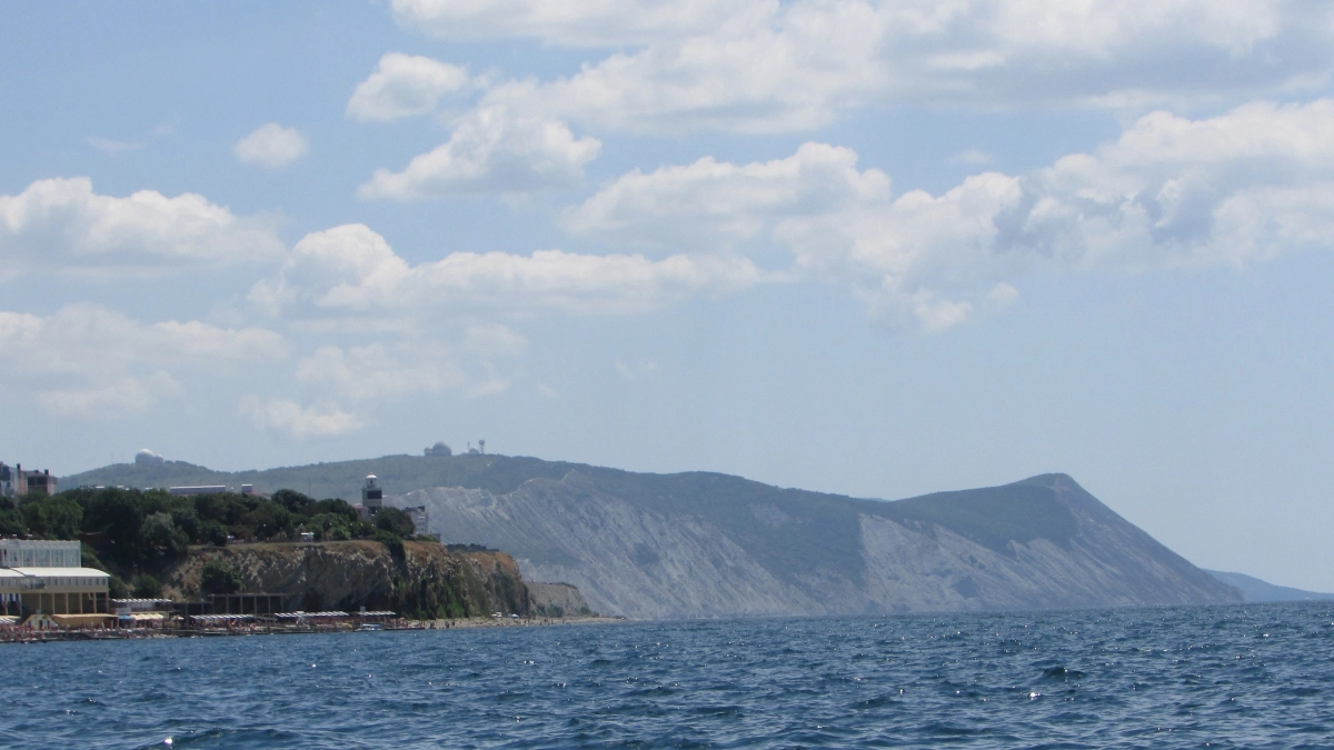 7 курортов с морем, куда едут все пенсионеры — лето по цене от 800 рублей в сутки: здесь тихо, красиво и дешево