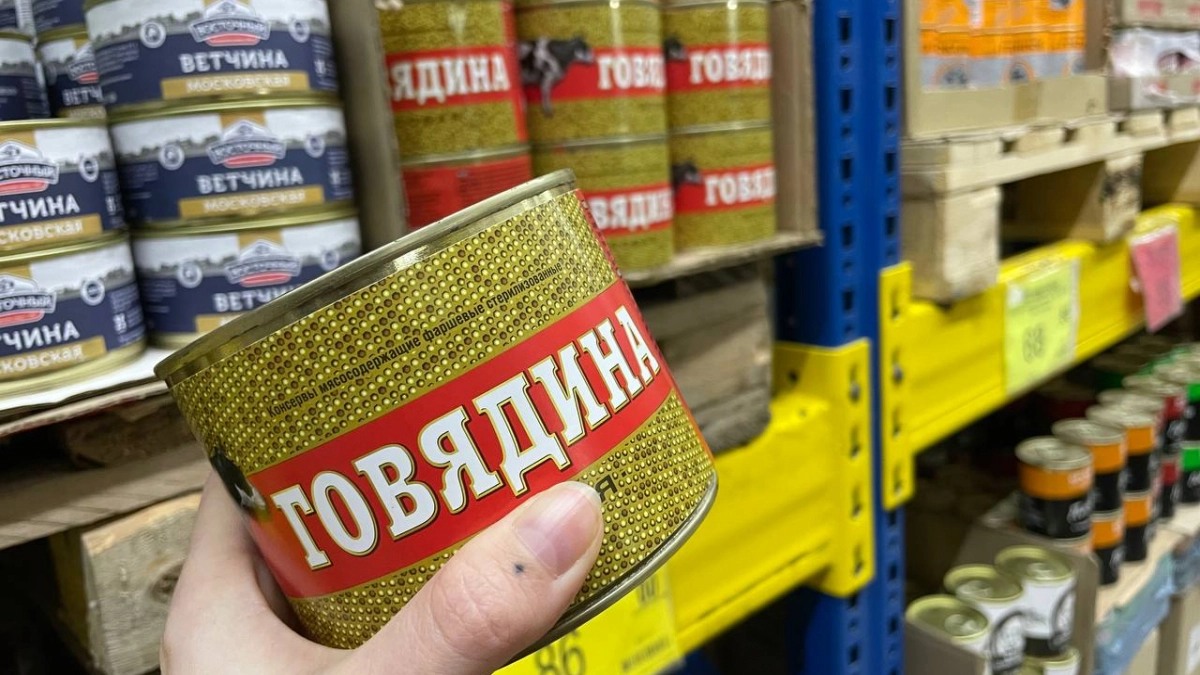 В "Светофор" за белорусской тушенкой: вскрываем 3 банки с консервами — смотрим качество и состав