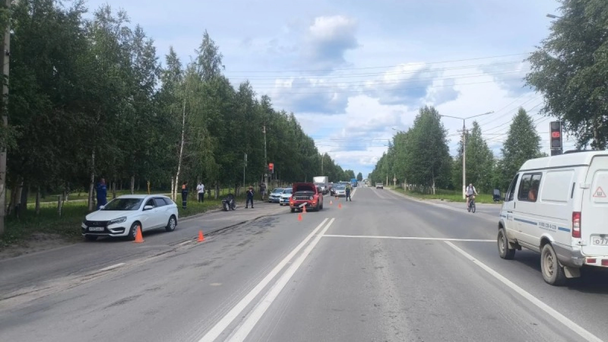 В Ухте байкера отбросило под встречный автомобиль
