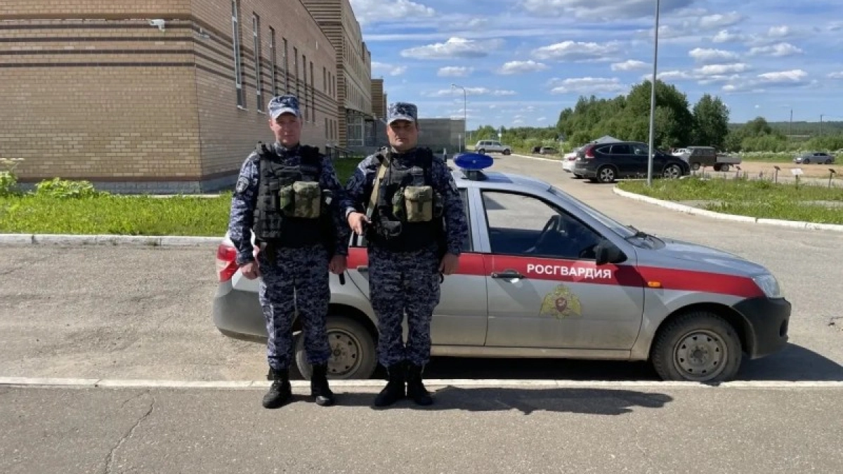В Коми задержали мужчину, который с топором ворвался в магазин ради 4 бутылок водки