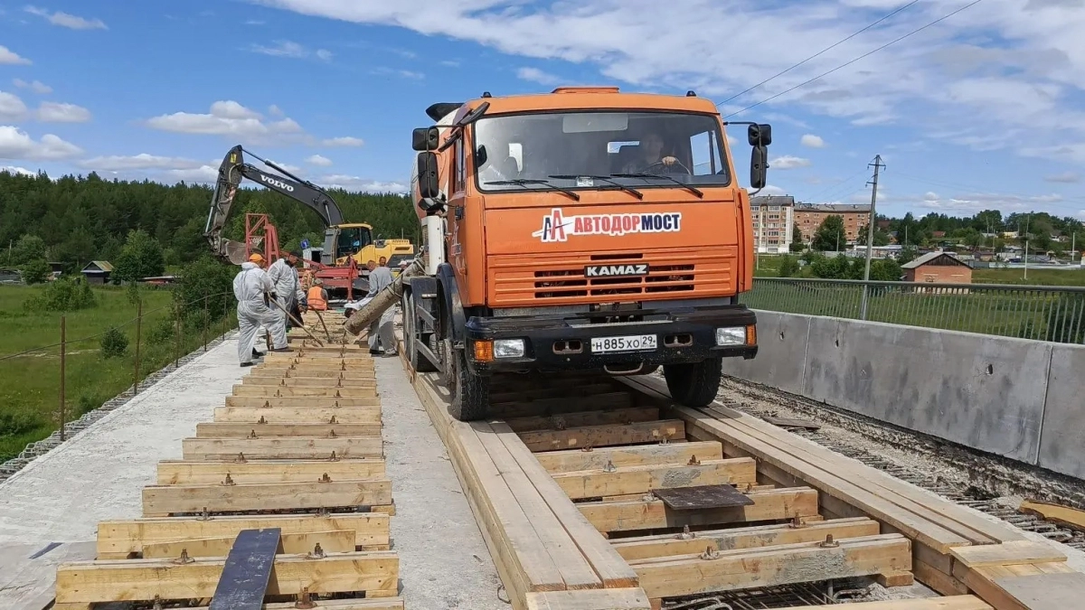 Ремонт моста через реку Ухта в Коми стартовал с фрезерования покрытия