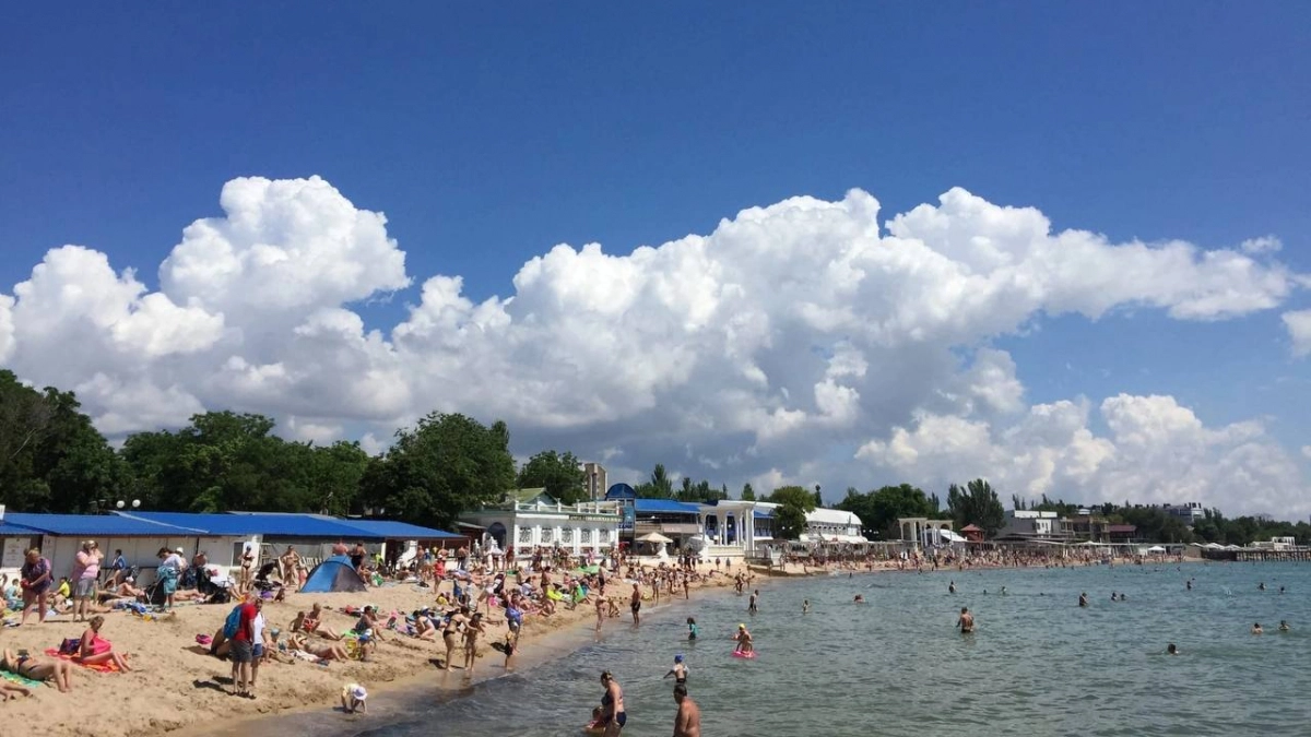 Черное море в 2026 – не единственный вариант: 3 российских курорта с чистой водой и красивыми пляжами