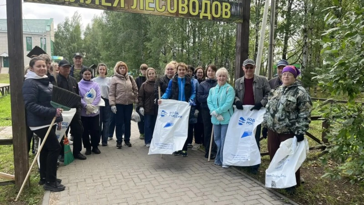 В Коми провели экологическую акцию "Речная лента"