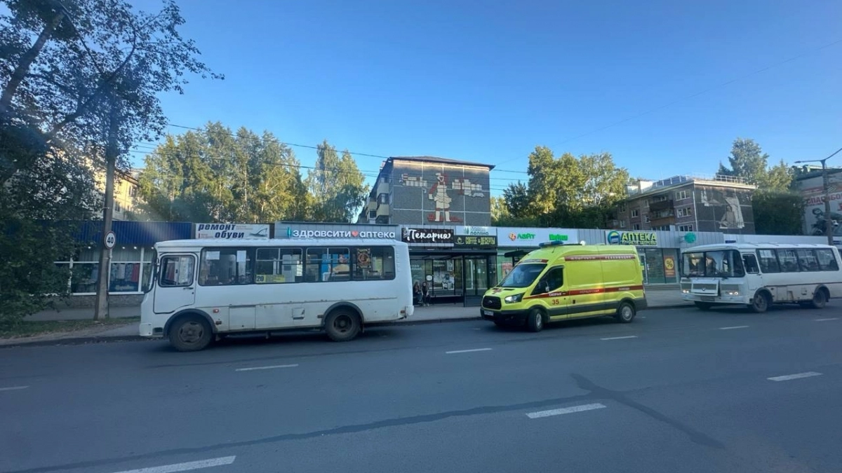 Пенсионерка из Коми попала в больницу после резкого торможения автобуса