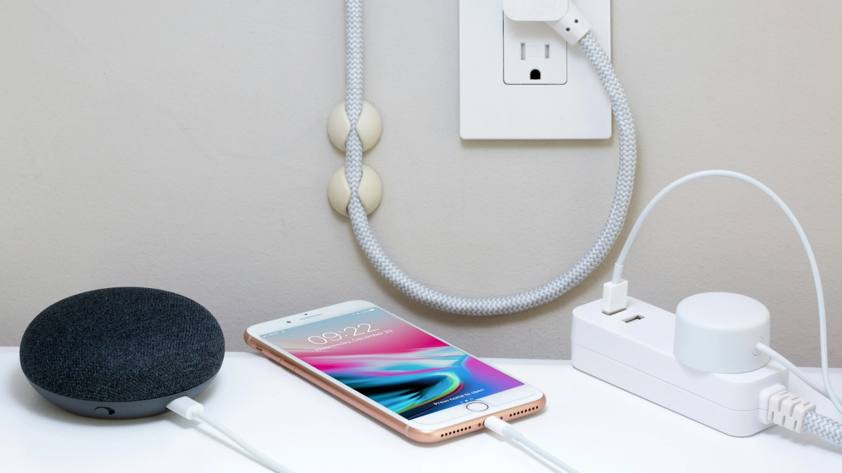 Главная ошибка при зарядке смартфона, из-за которой батарея не живёт и года: простая инструкция для всех