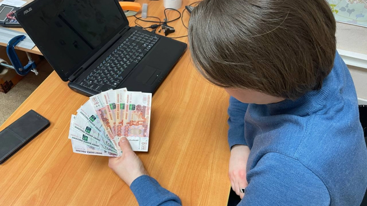 Сколько денег уместно дарить на день рождения — 3, 5 или 10 тысяч? Вот 5 правил, от которых зависит сумма
