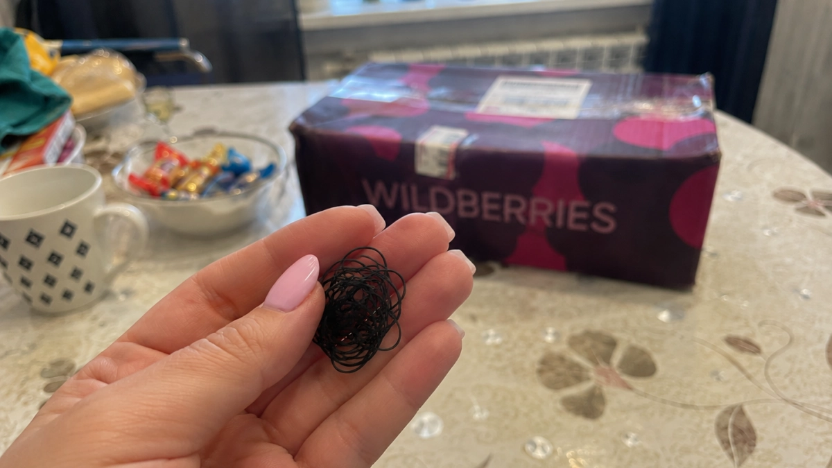 Силиконовые резинки с Wildberries скупаю пачками — но волосы ими не собираю: дома заменяют сразу 7 мелочей