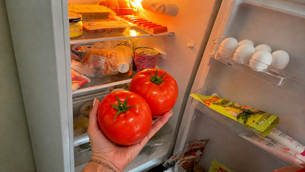 Помидоры в холодильник больше не кладу — там они теряют вкус и аромат: правильное место оказалось совсем другим