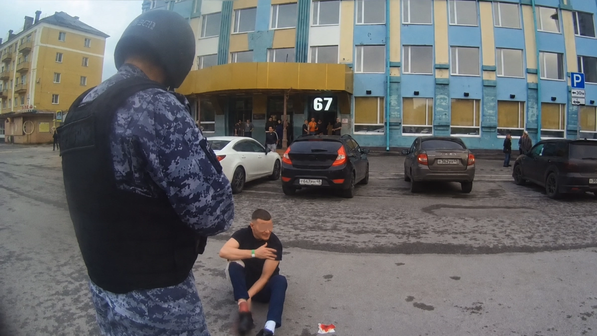 В Коми дебошир сломал ногу при попытке взломать дверь бухгалтерии