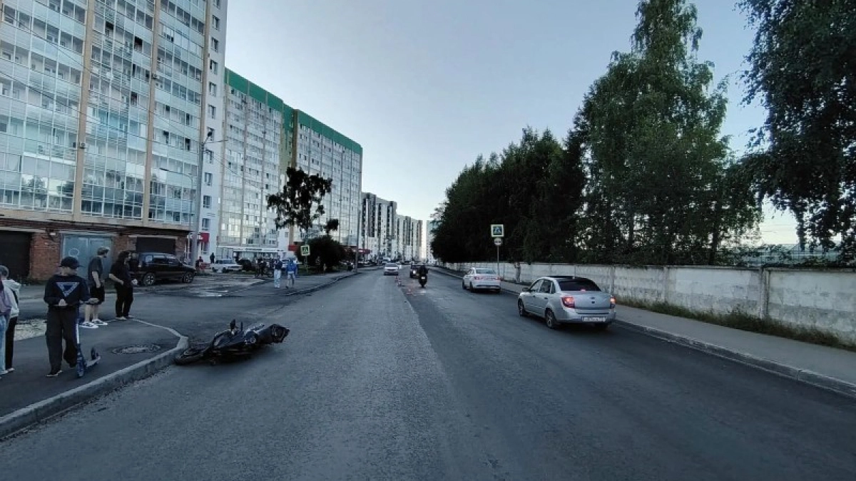 Мотоциклист сбил женщину на пешеходном переходе в Коми