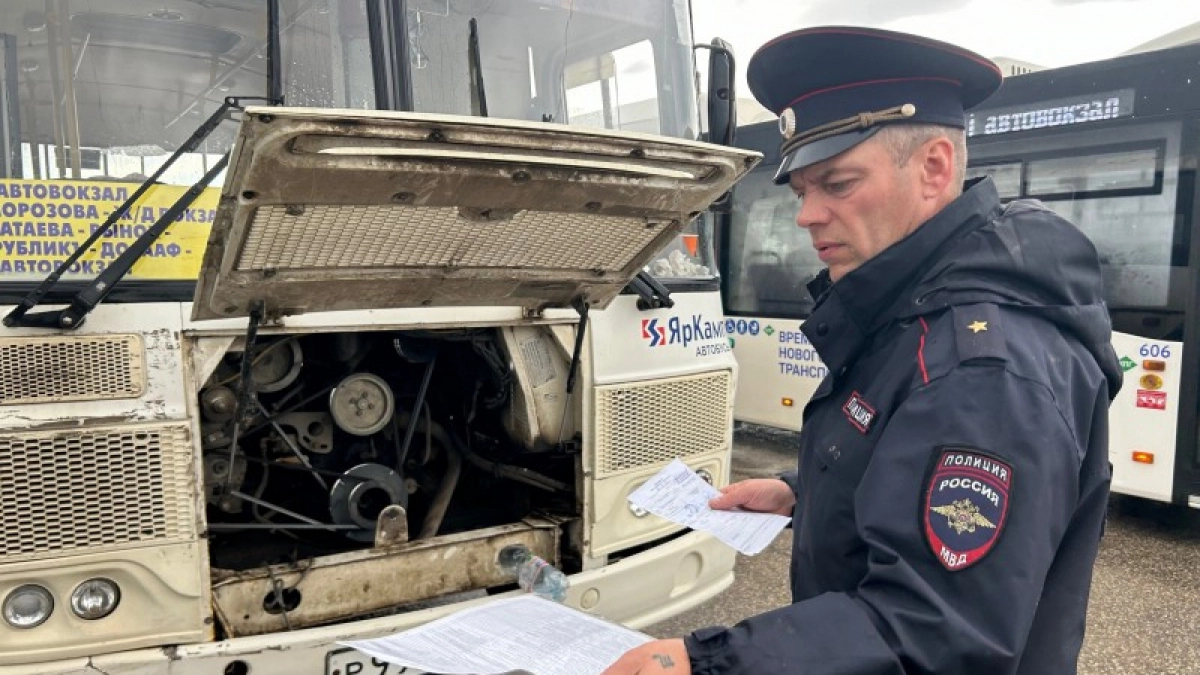 Инспекторы проверили сотню автобусов в Коми и нашли десятки нарушений