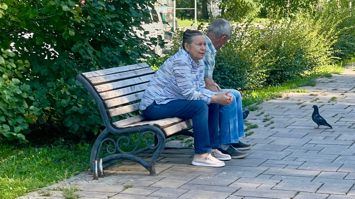 После 60 не рассказывайте родным всё подряд: 5 тем, где забота незаметно превращается в контроль