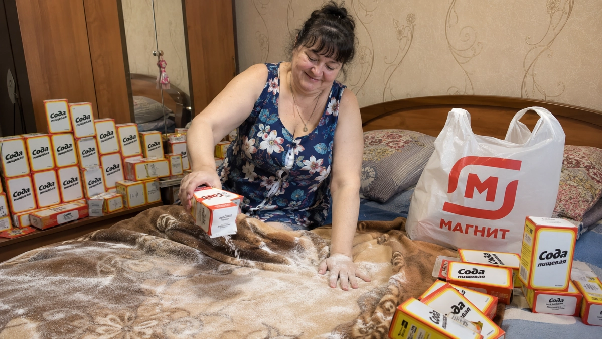 Соду в августе скупаю пачками, но не для выпечки: засыпаю ею одеяло — советская хитрость работает до сих пор