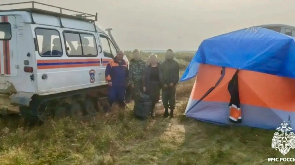 В Коми вездеход спасателей вывез из тундры мать с двумя детьми
