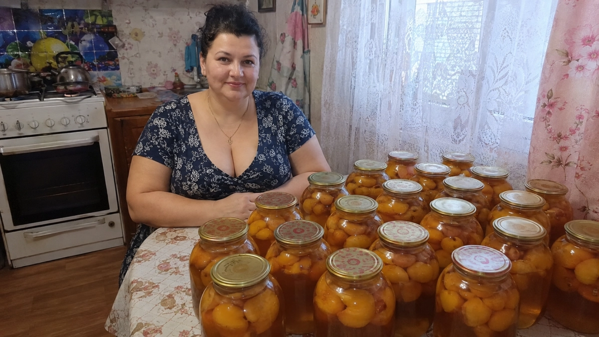 8 персиков в банку — и через 15 минут «Айс-ти» на зиму готов: обычный компот после него кажется скучным