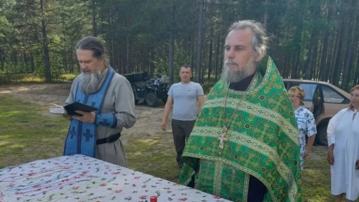Жители старообрядческого села в Коми массово приняли православие в водах местного озера