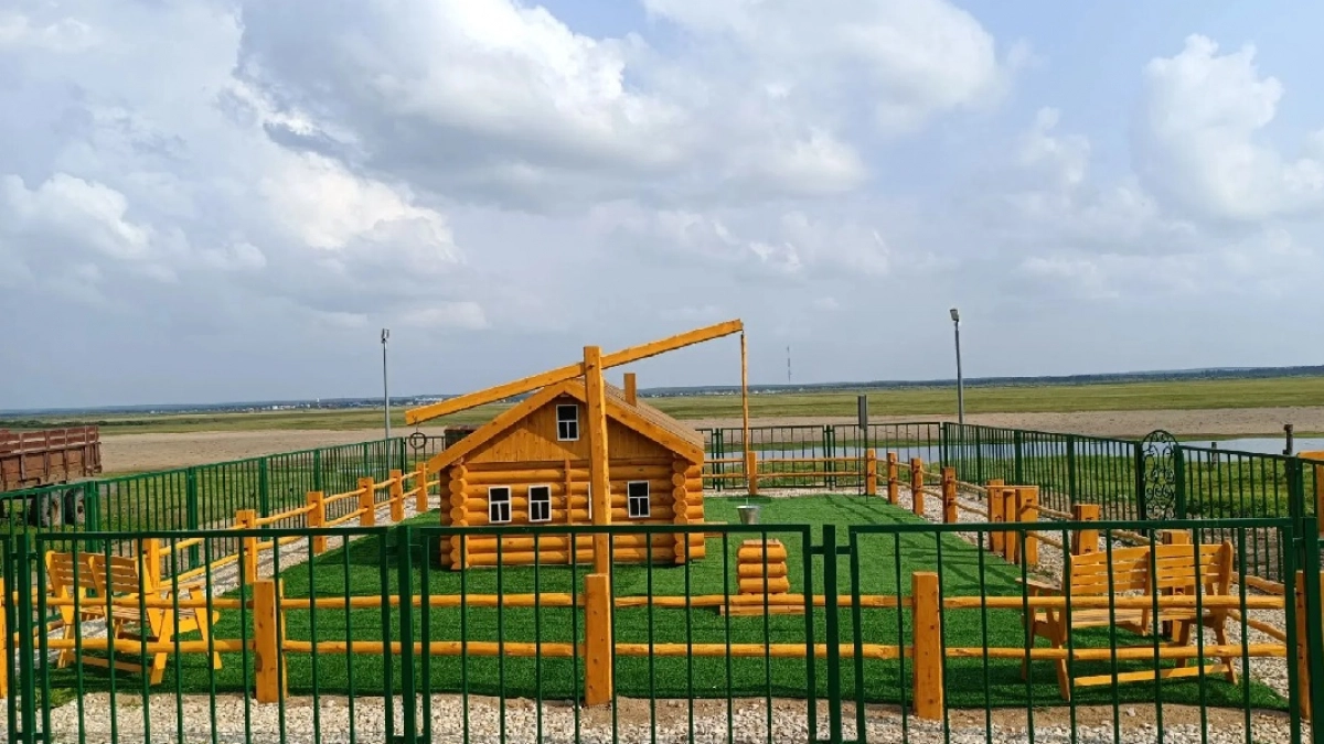 В Коми открыли этнографический сквер с деревянными миниатюрами
