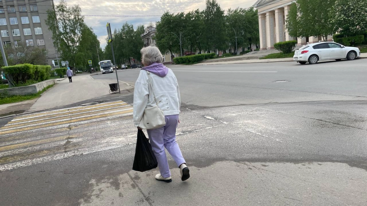 Жить одному порой полезнее: 6 советов психологов, почему после 60 лет стоит сократить круг общения с друзьями