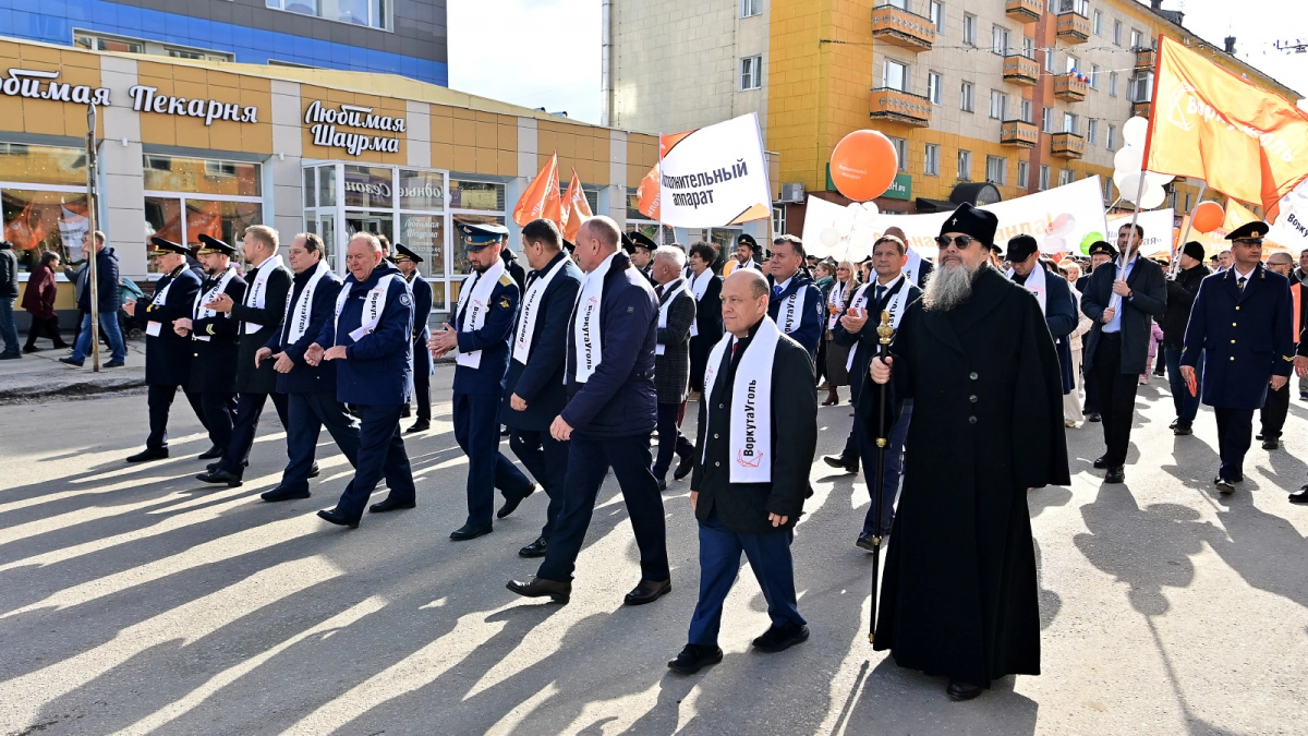 Ростислав Гольдштейн и горняки Коми вышли на праздничный митинг