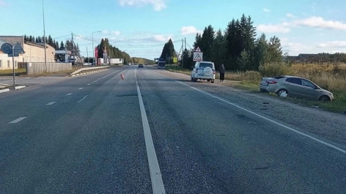 В Коми молодой водитель на иномарке врезался в фуру