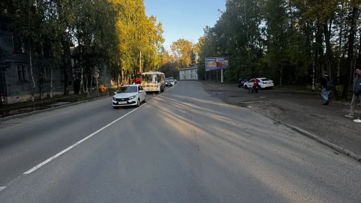 В Коми рейсовый автобус врезался в учебную машину