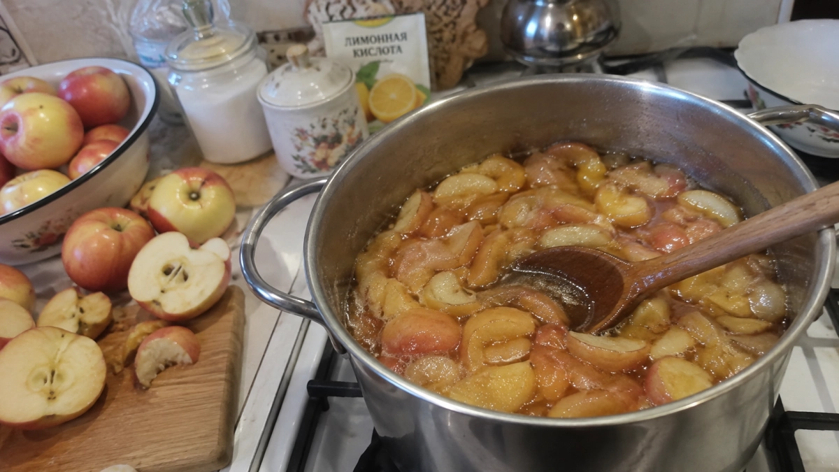 Яблочное варенье по-монастырски: густое и ароматное — зимой баночка исчезает за одно чаепитие