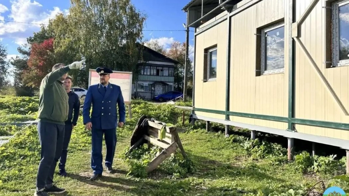 Прокурор призвал подрядчика усилить стройку амбулатории в Коми 