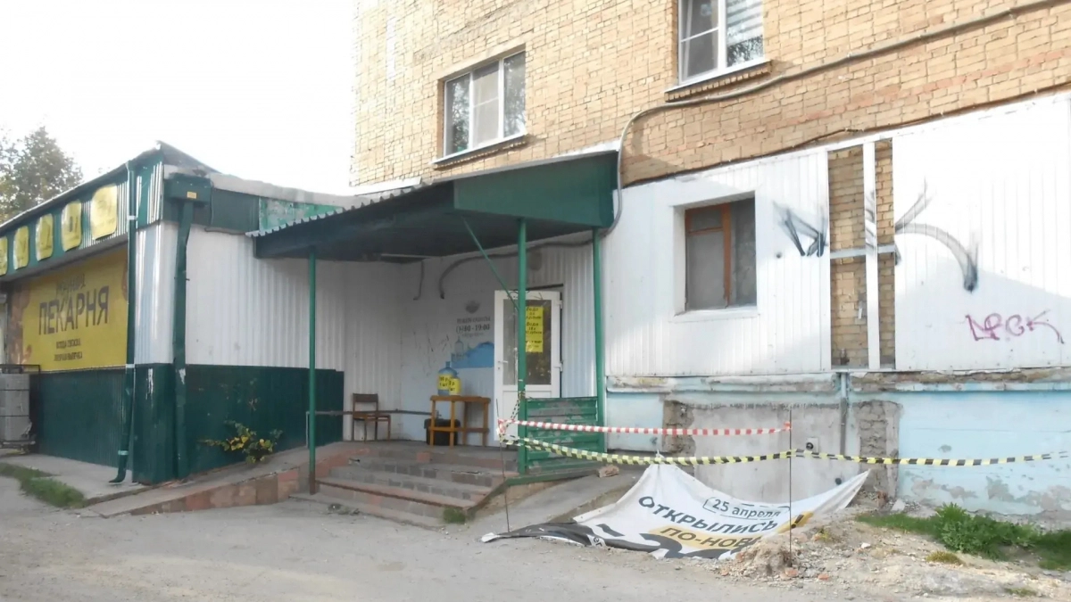 В Ухте выявили нарушения на фасадах и вывесках пяти зданий