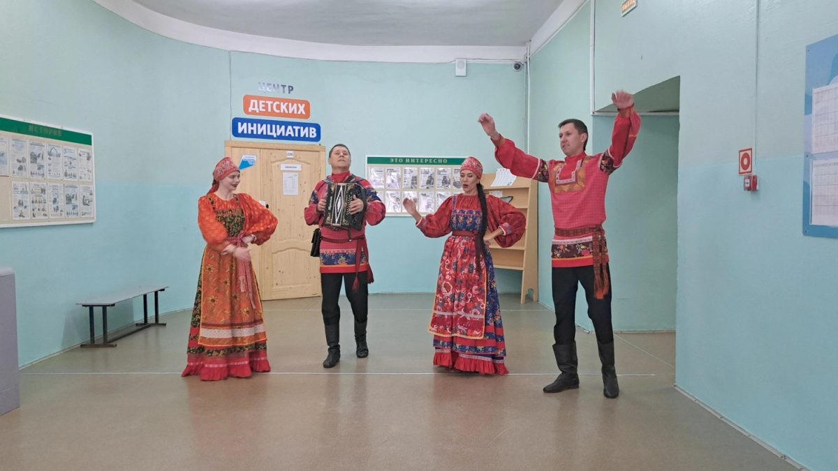 В Коми на избирательном участке выступил ансамбль “Северная околица”