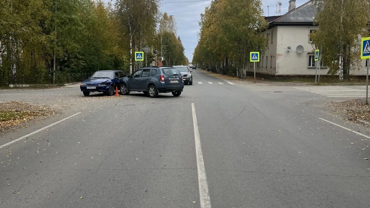 В Коми при столкновении двух автомобилей пострадала девушка