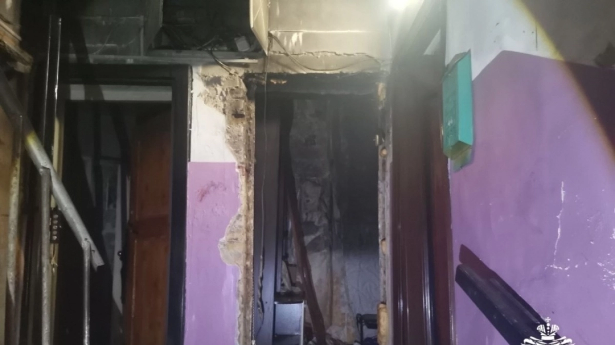 Двоих пострадавших при пожаре в Коми эвакуируют в ожоговый центр