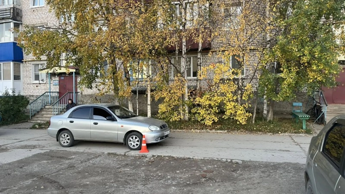 В Коми автомобилистка сбила 7-летнего велосипедиста во дворе