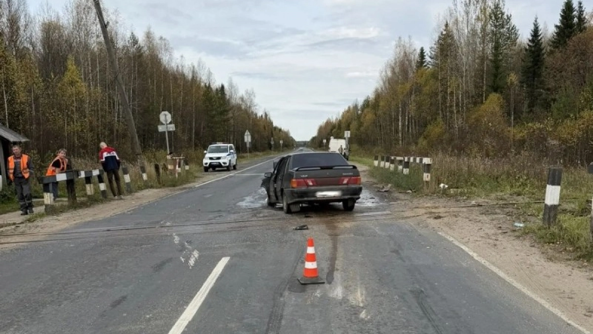 В Коми водитель-новичок на «Ладе» врезался в попутный Peugeot