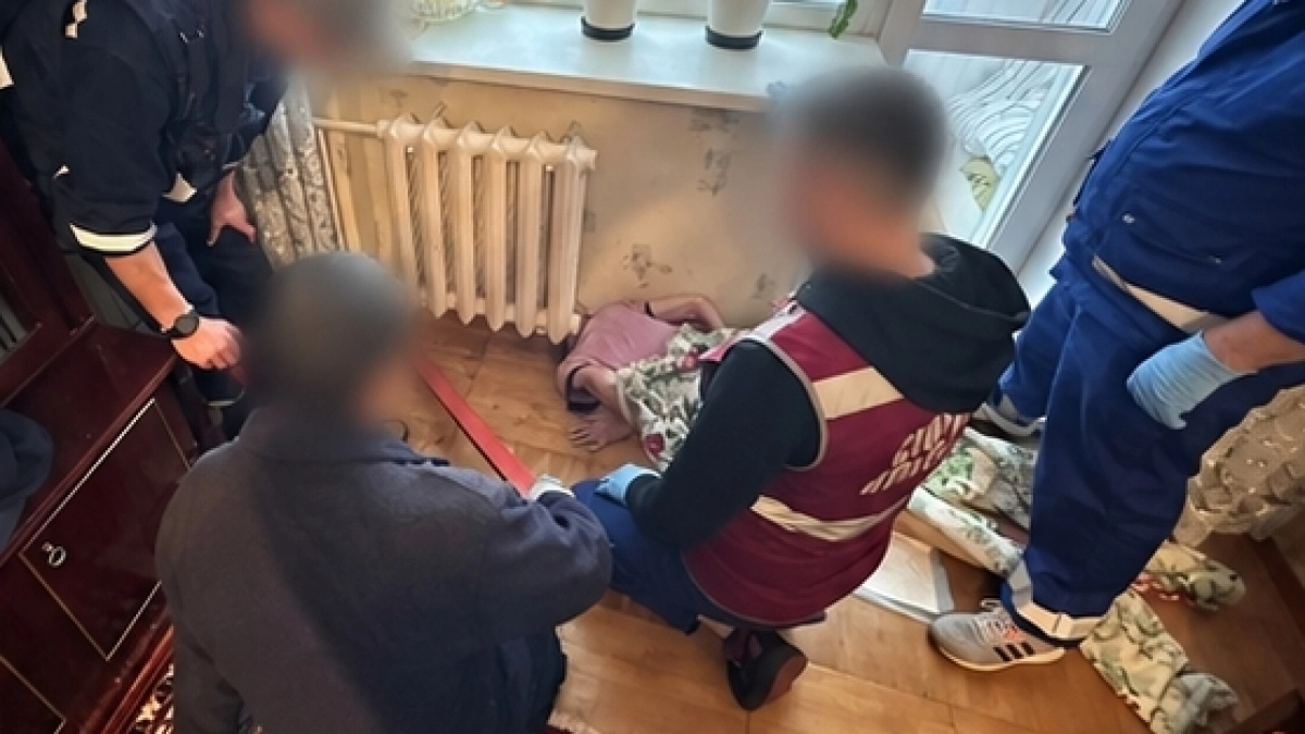 В Коми спасатели освободили мальчика и пожилую женщину, застрявших у батарей