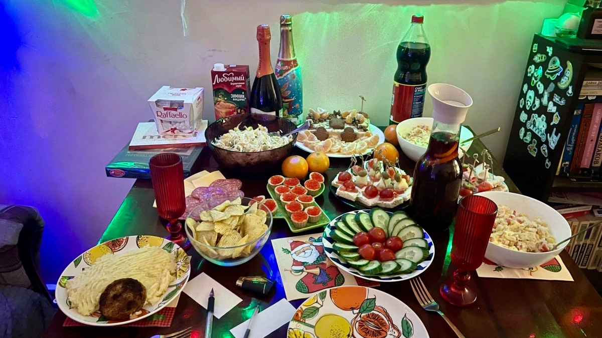 Колбасу и сыр кружочками больше не режу: на Новый год-2027 подаю закуски совсем иначе — сметают раньше горячего