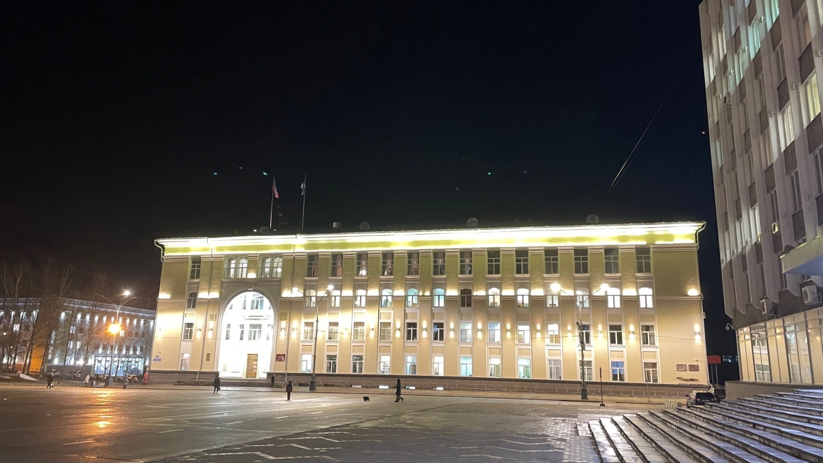 Администрация главы Коми нашла подрядчика для срочного ремонта крыши за 385 тысяч рублей