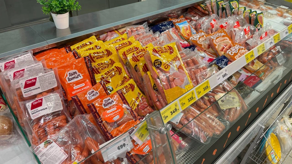 Можно смело брать по 5 пачек: мяса не пожалели — Роскачество назвало марки сосисок с достойным составом