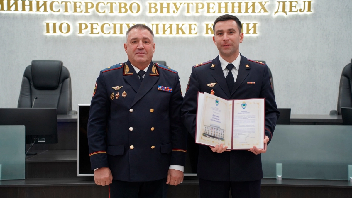 В Коми отметили сотрудников службы дознания ведомственными наградами