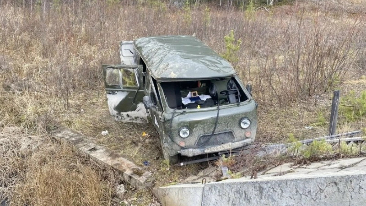Водитель УАЗа опрокинулся в кювет в Коми 