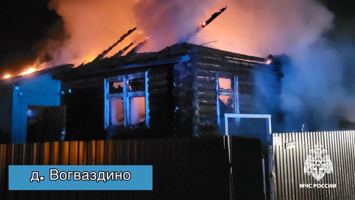 В Коми за выходные огонь повредил гараж, частный дом и хозяйственные постройки